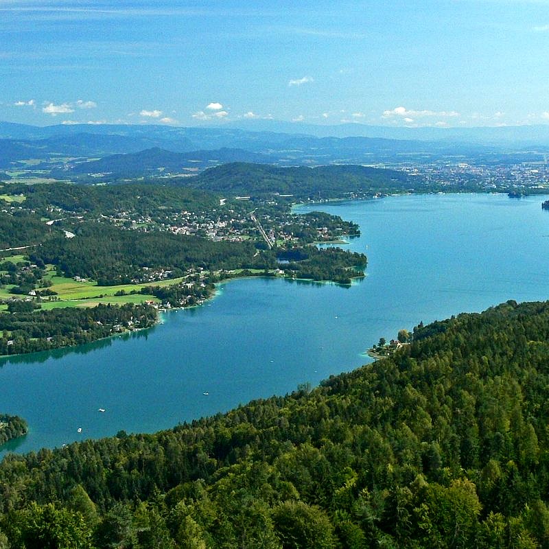 ÖKOM intensiviert Partnerschaft mit Axians Infoma